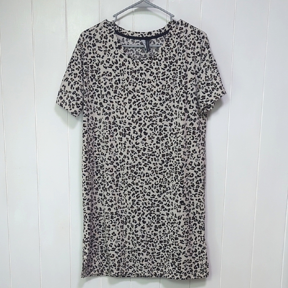 ❤️5/$25 Leopard Print Short Sleeve Dress